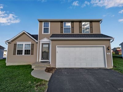 694 Pleasant View Dr, Lancaster, NY, 14086
