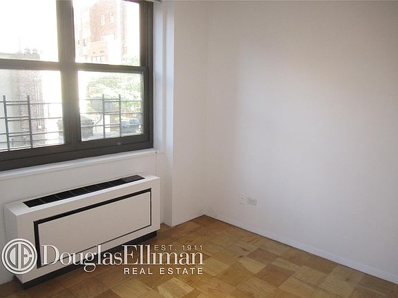 4th image of 200 E 72nd St APT 5A