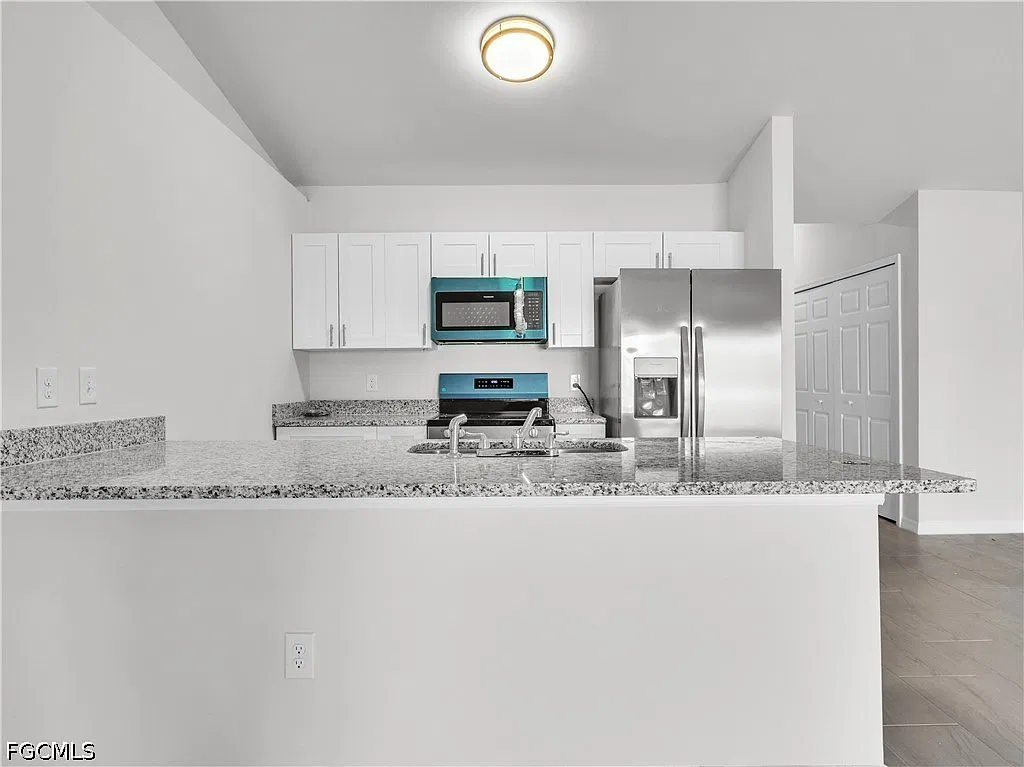 3 bed, 2.0 bath, 1400 sqft, $1,649 — Photo 3