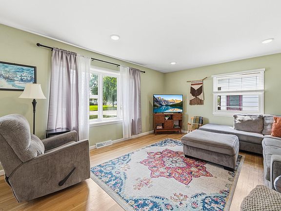 5th image of 714 Sunset Ln