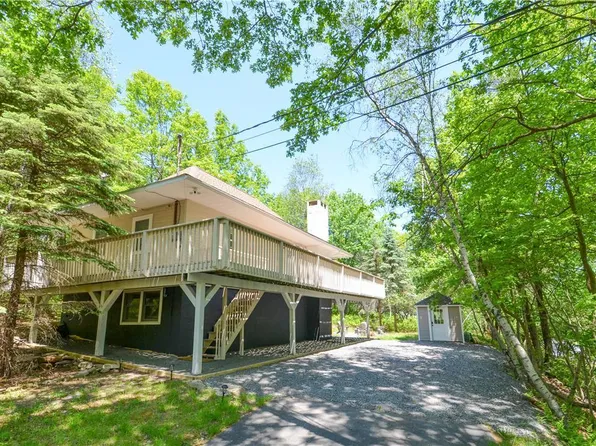 229 Sage Rd, Long Pond, PA 18334