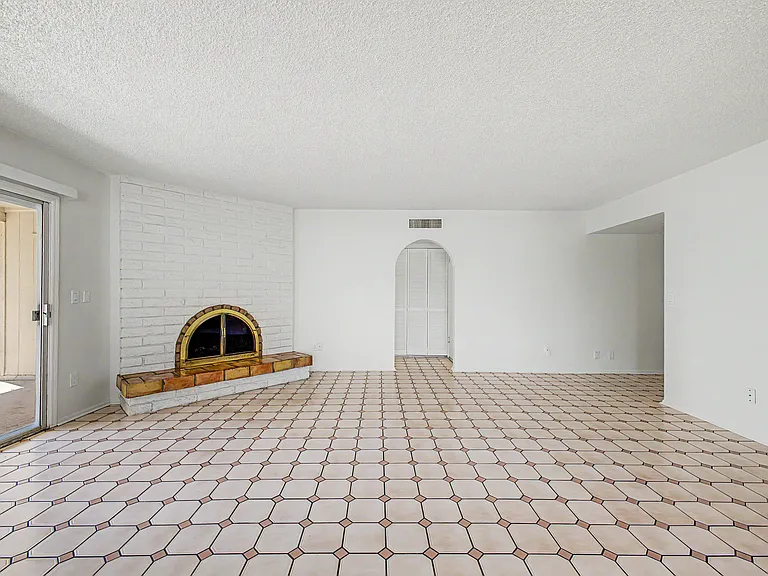 17213 N 35th Dr — Photo 14