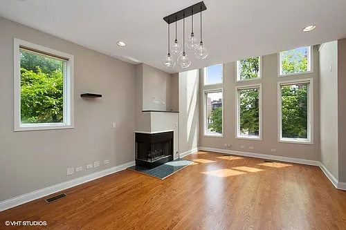 1458 N Artesian Ave #E Photo 1