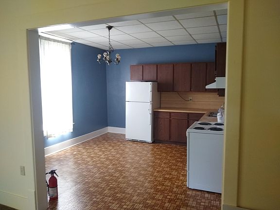 4th image of 115 1/2 N Superior St APT 4