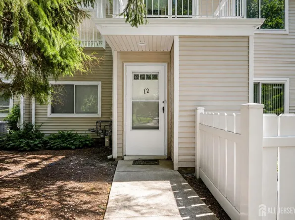 12 Wynwood Dr, Monmouth Junction, NJ 08852