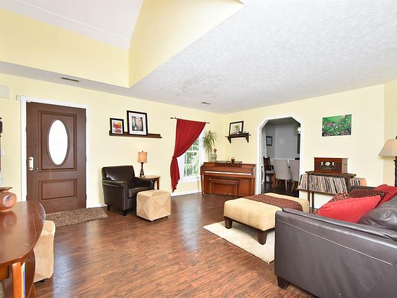 5th image of 145 Carlton Dr