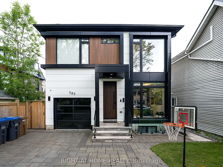 585 Montbeck Cres — Photo 1