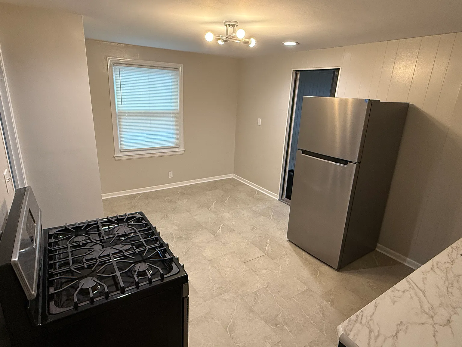 492 Linden Ave — Photo 4
