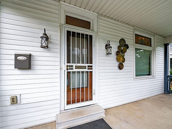 3rd image of 333 E Jenkins Ave
