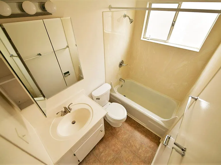 1932 6th Ave — Photo 11