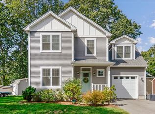 10 Twin Leaf Trl, Saunderstown, RI 02874