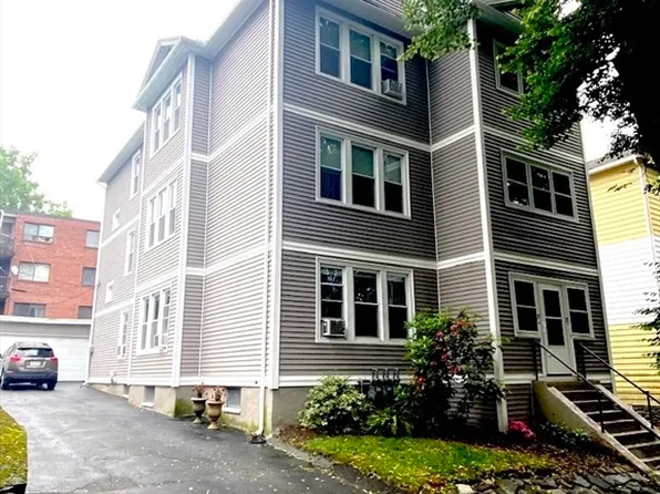 25 Bridgeport St, Worcester, MA 01604