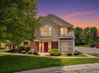1668 Deepwood Cir, Rochester, MI 48307
