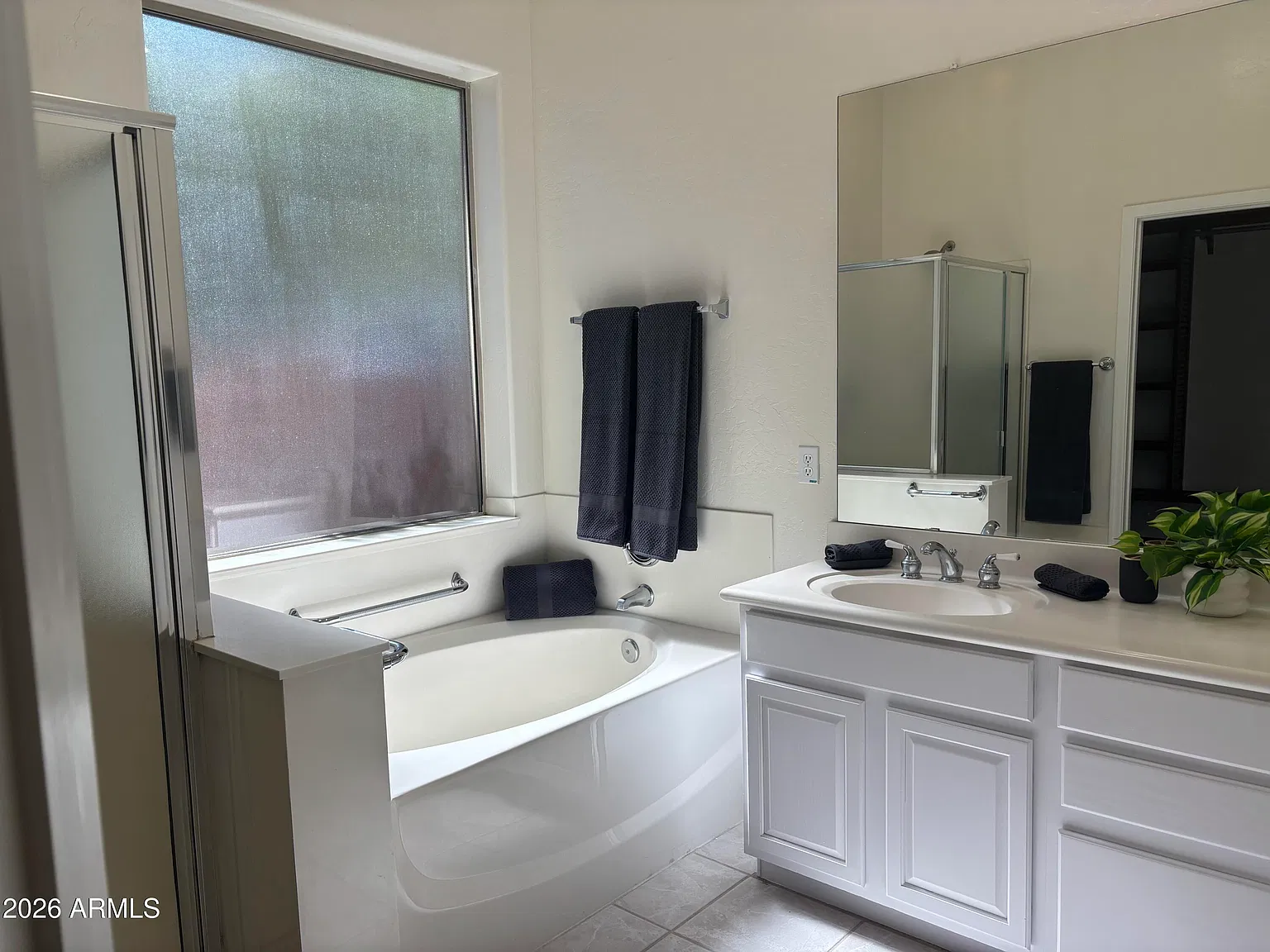 3 bed, 2.0 bath, 1679 sqft, $3,100 — Photo 3