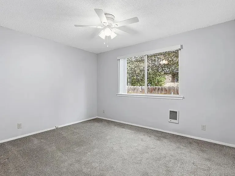 149- 1735, 1737 NE Wichita Way — Photo 17