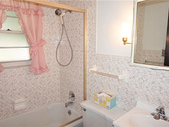 3rd image of 150 Elmview Dr