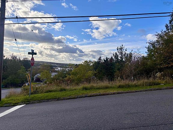 3rd image of LOT Forge St