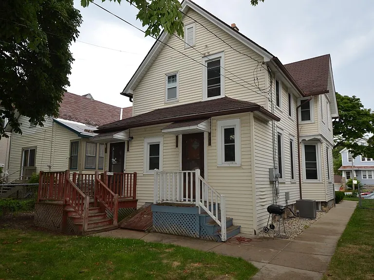 2429 N Oakland Ave #L — Photo 3