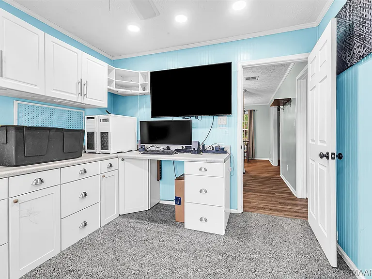 140 Livingston Cir — Photo 30