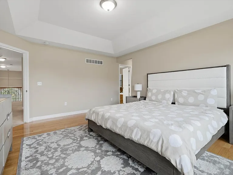 1114 Wales Dr — Photo 13