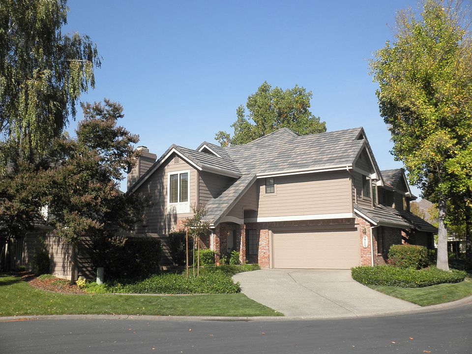 Front of unit, home sits in a nice cul de sac, very private.