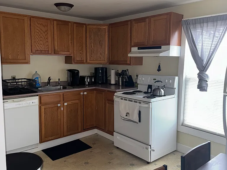 44 Clinton St #A — Photo 6