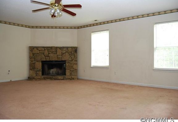 5th image of 32 Dogwood Dr