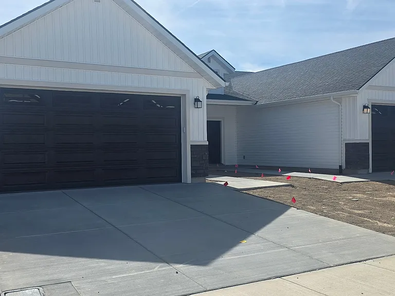 985 Frank Henry Rd — Photo 2