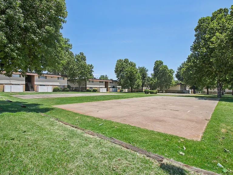 Highland Park Apartments — Photo 21