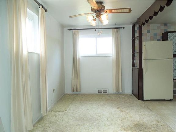 3rd image of 410 College Park Dr