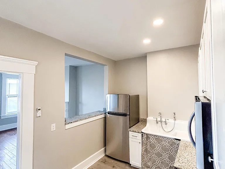 1610 Main St #4F — Photo 8