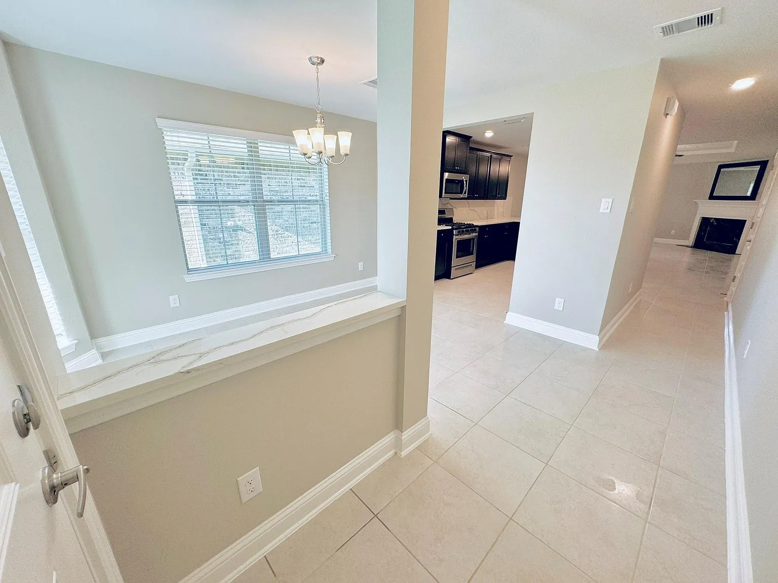3 bed, 2.0 bath, 1720 sqft, $2,500 — Photo 3