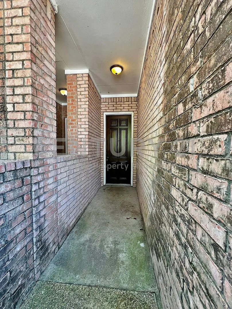 3-Story 2/3/2 Townhome in Dallas For Rent! — Photo 4