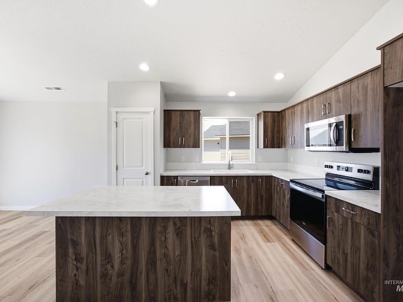 5th image of 219 Hildago Way