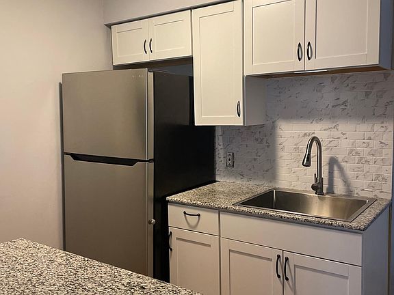 4th image of 213 Virginia St #B