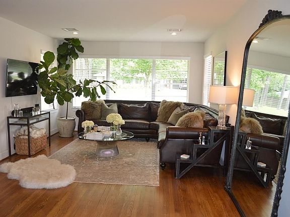 3rd image of 1744 Pine Village Dr
