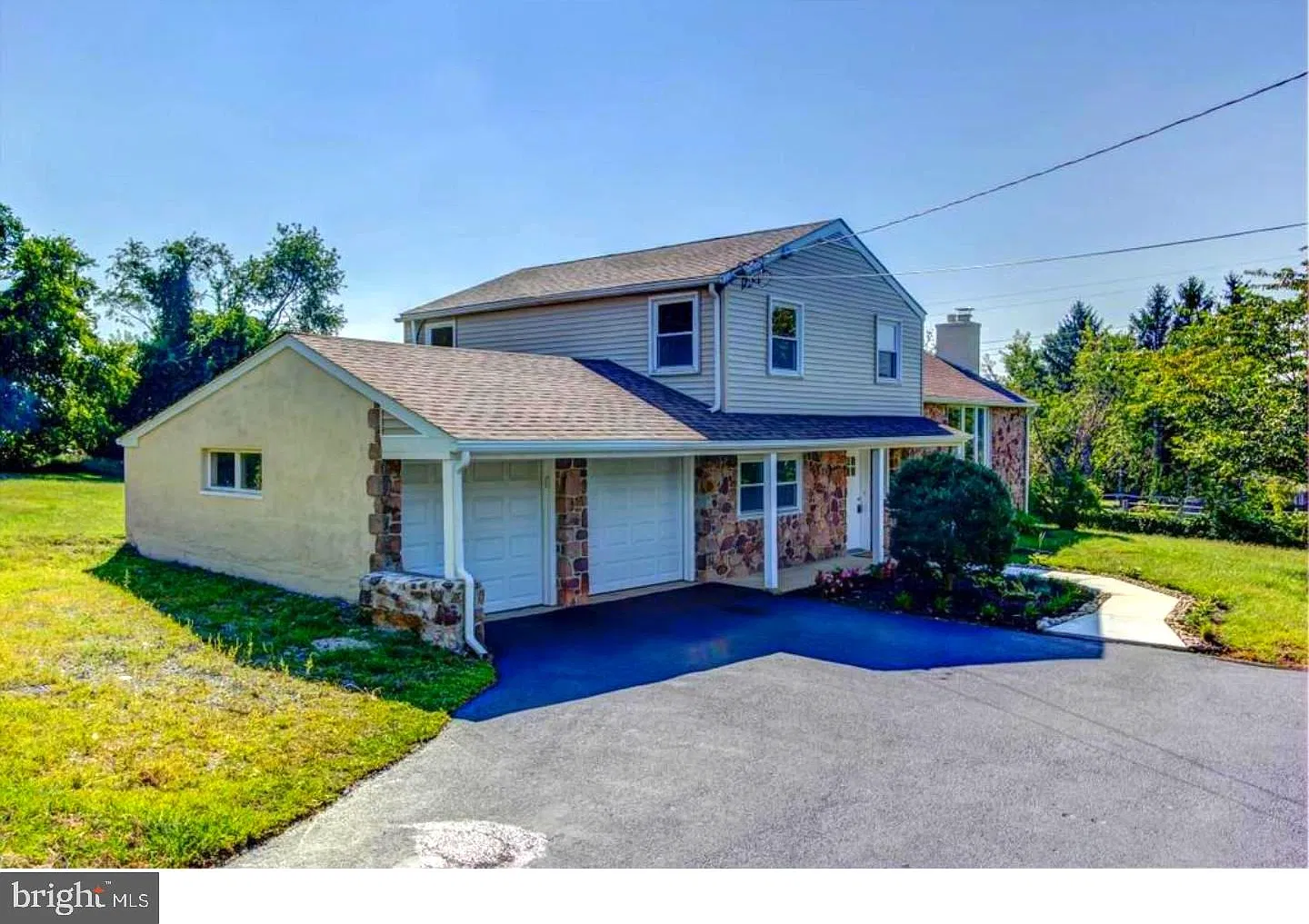 4 bed, 2.5 bath, 2222 sqft, $3,350 — Photo 2