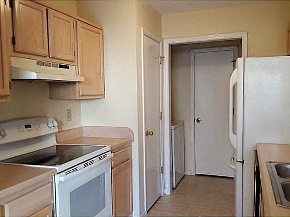 4th image of 5017 Heathglen Cir