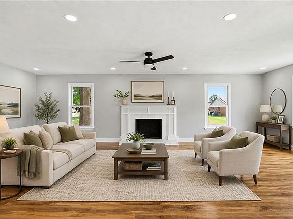 5th image of 816 Moffat Ln