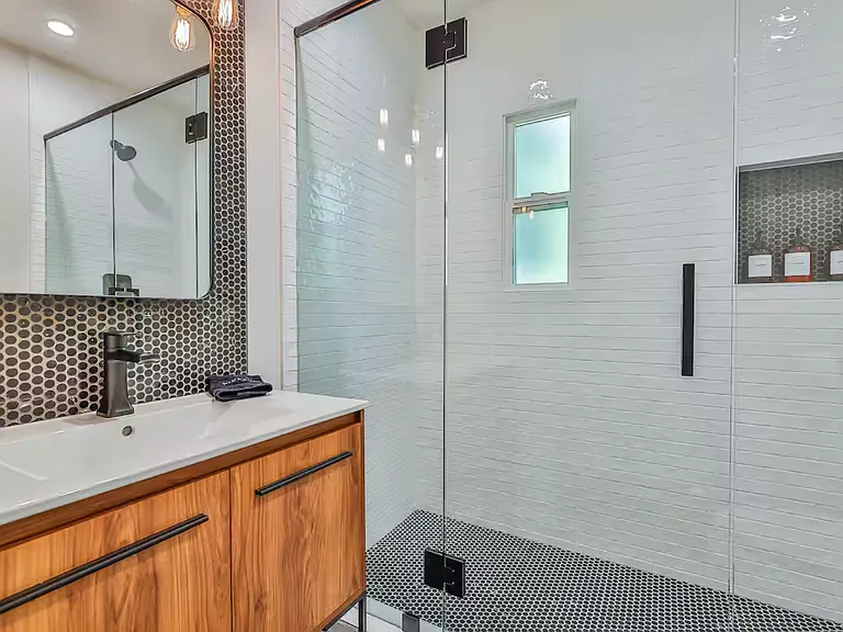 420 E 3rd Ave — Photo 8