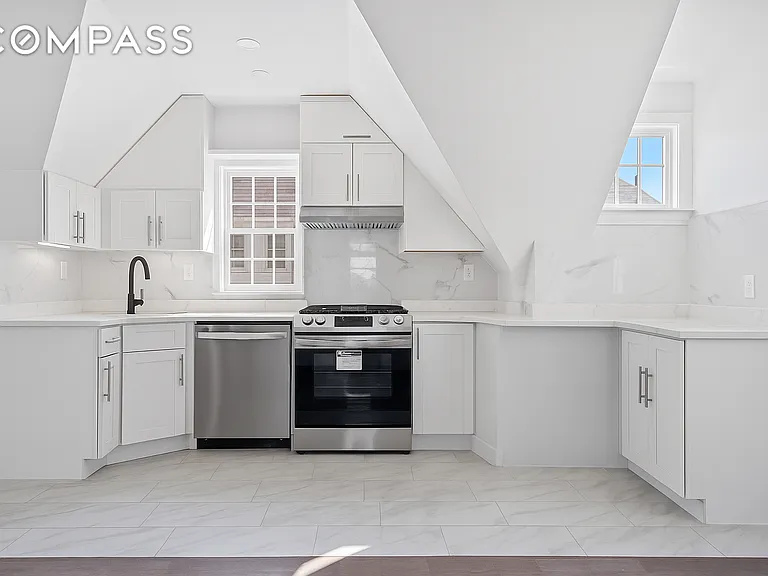 65 Bay 23rd St #3 — Photo 4