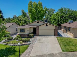 1922 Paris Ave, Redding, CA 96001