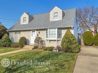 29 Somerset Ave, Hicksville, NY 11801