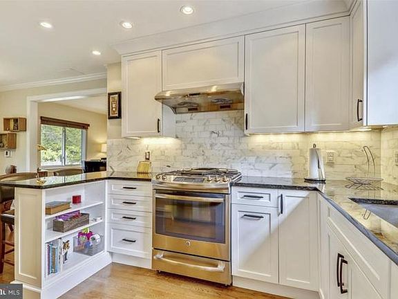 3rd image of 7407 Wildwood Dr