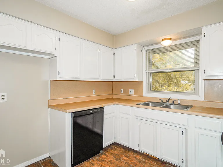 1206 W McGee St — Photo 10
