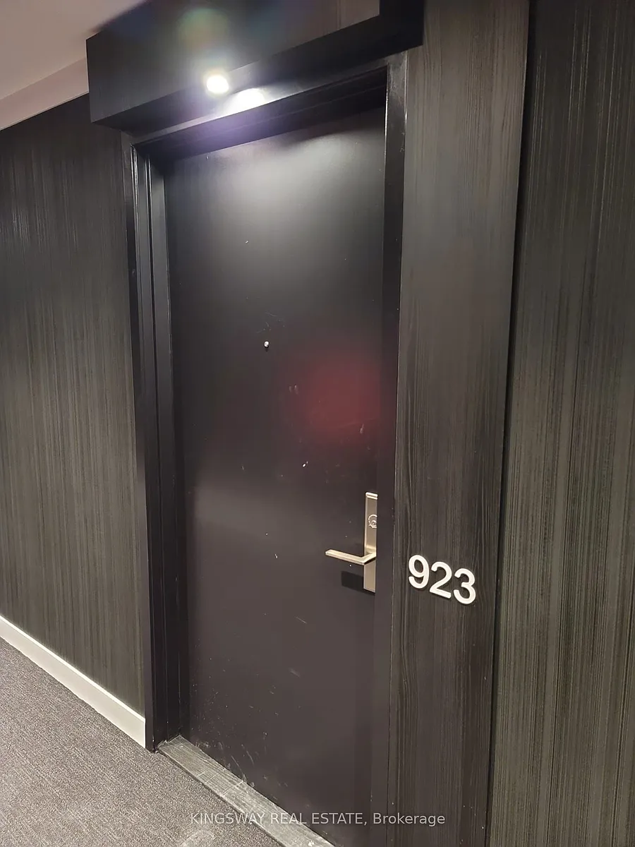 Building Photo - 20 Edward St #923