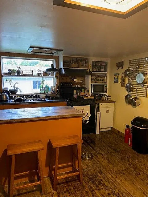 2 bed, 1039 sqft, $1,900 — Photo 3
