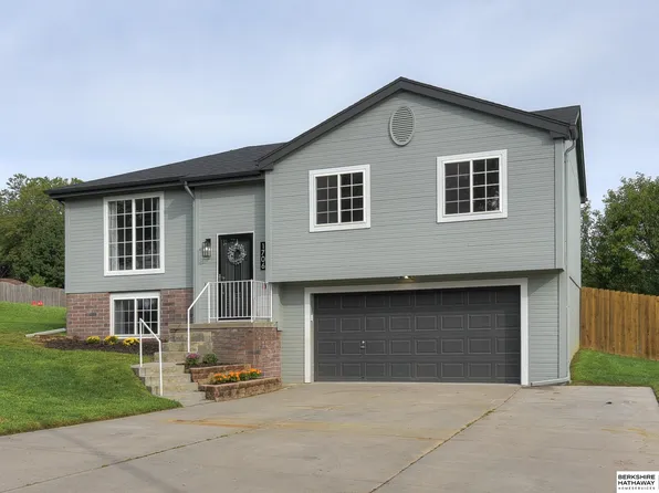1706 Yorktown St, Bellevue, NE 68123