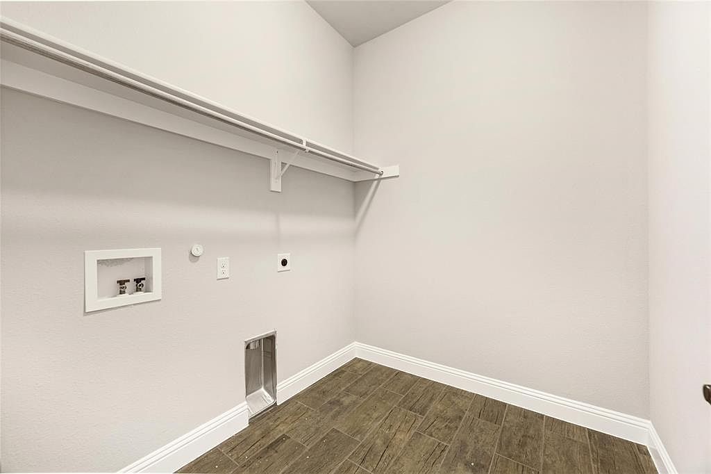 1086 Mickelson Dr - Property Image