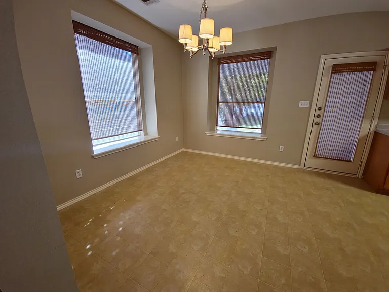 5661 Hartson — Photo 19